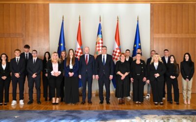[škola u medijima] Predsjednik Milanović razgovarao s učenicima sudionicima edukativnog program „Škola ambasador Europskog Parlamenta – EPAS“